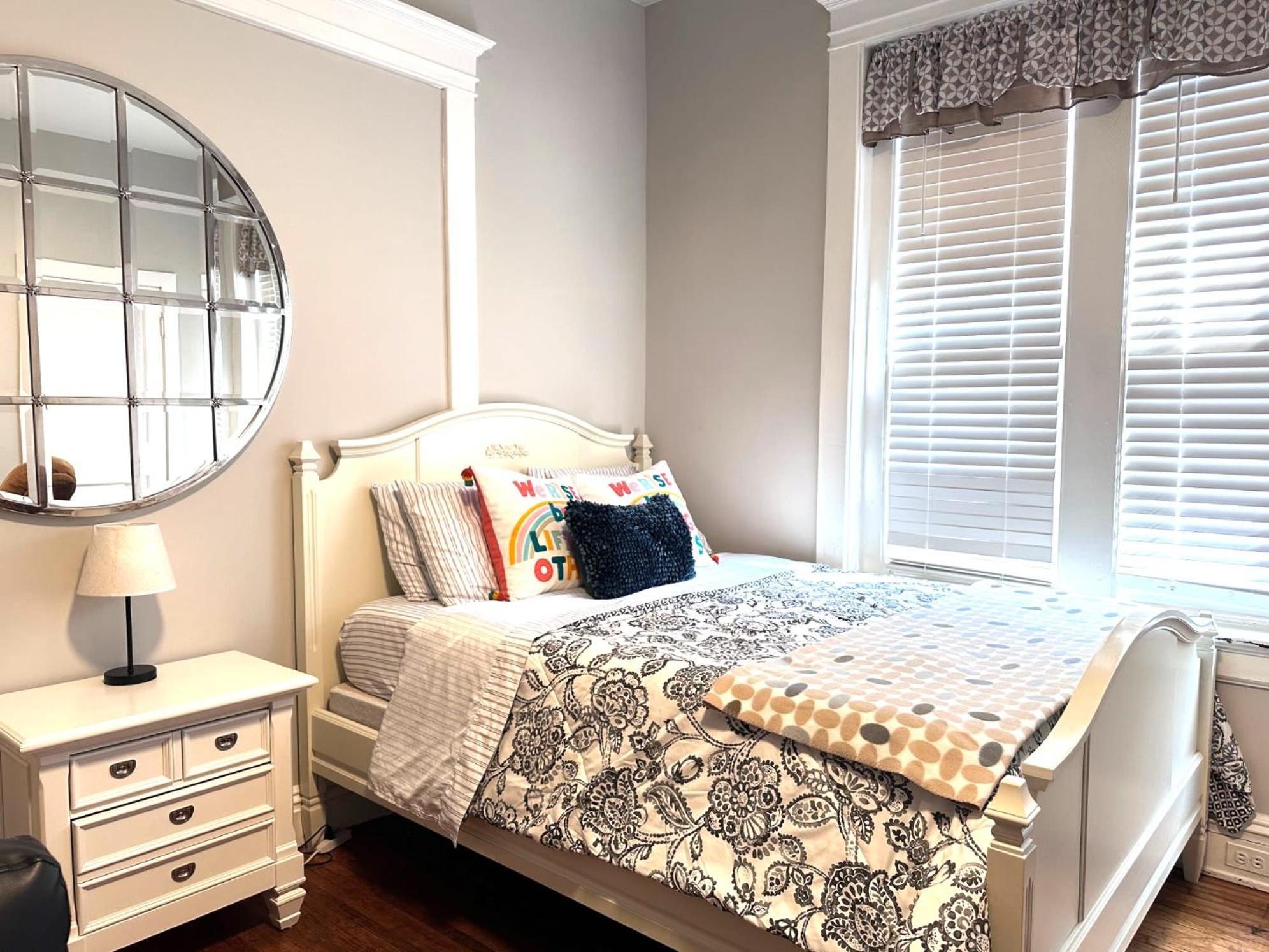 E1 Centrally Located In Carytown Fully Fenced Richmond Buitenkant foto