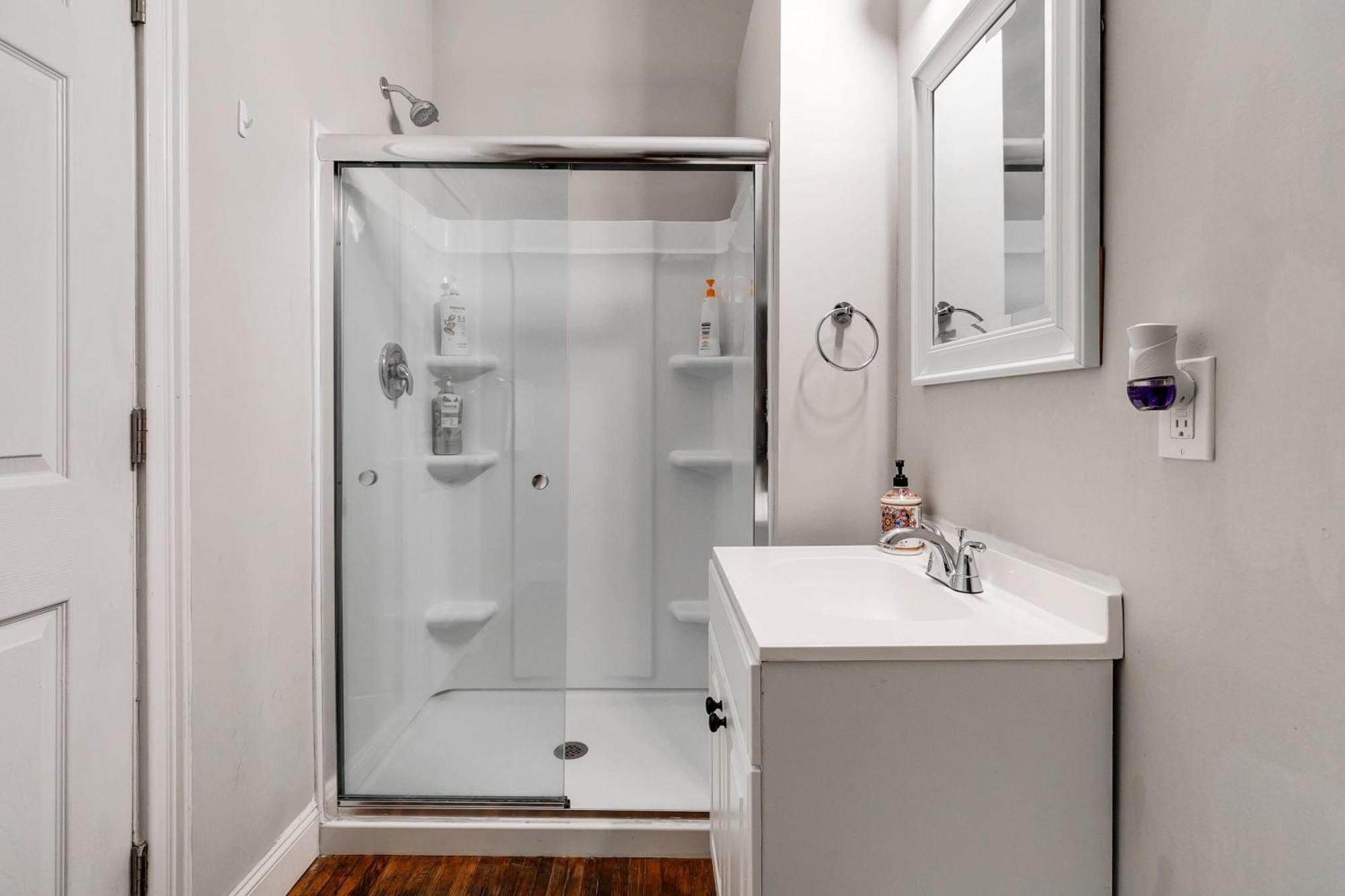 E1 Centrally Located In Carytown Fully Fenced Richmond Buitenkant foto